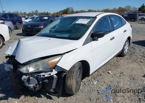 2017 Ford Focus S из США, поврежденный, VIN 1FADP3E25HL331018